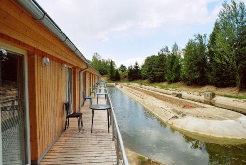 Motel Dacice Bagian luar foto